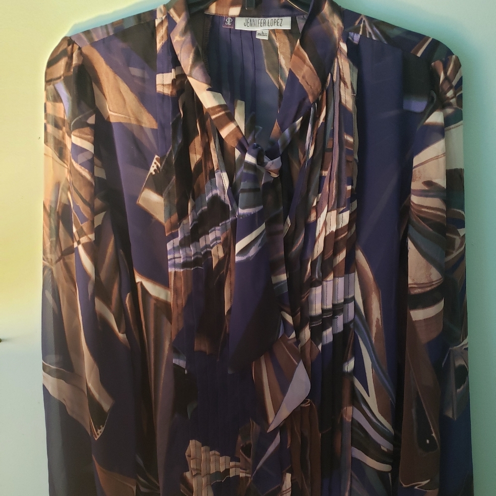 Flowy pattern JLo blouse
